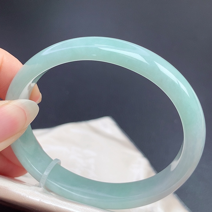 翡翠未镶嵌手镯（贵妃镯）60圈口