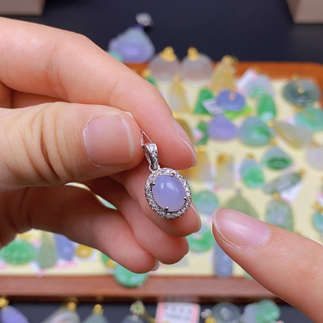 翡翠颈饰未镶嵌翡翠