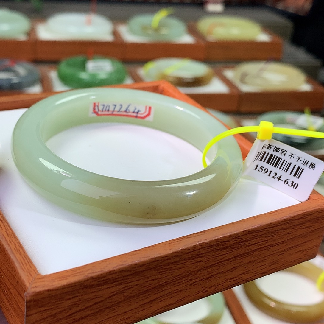 和田玉未镶嵌手镯55 