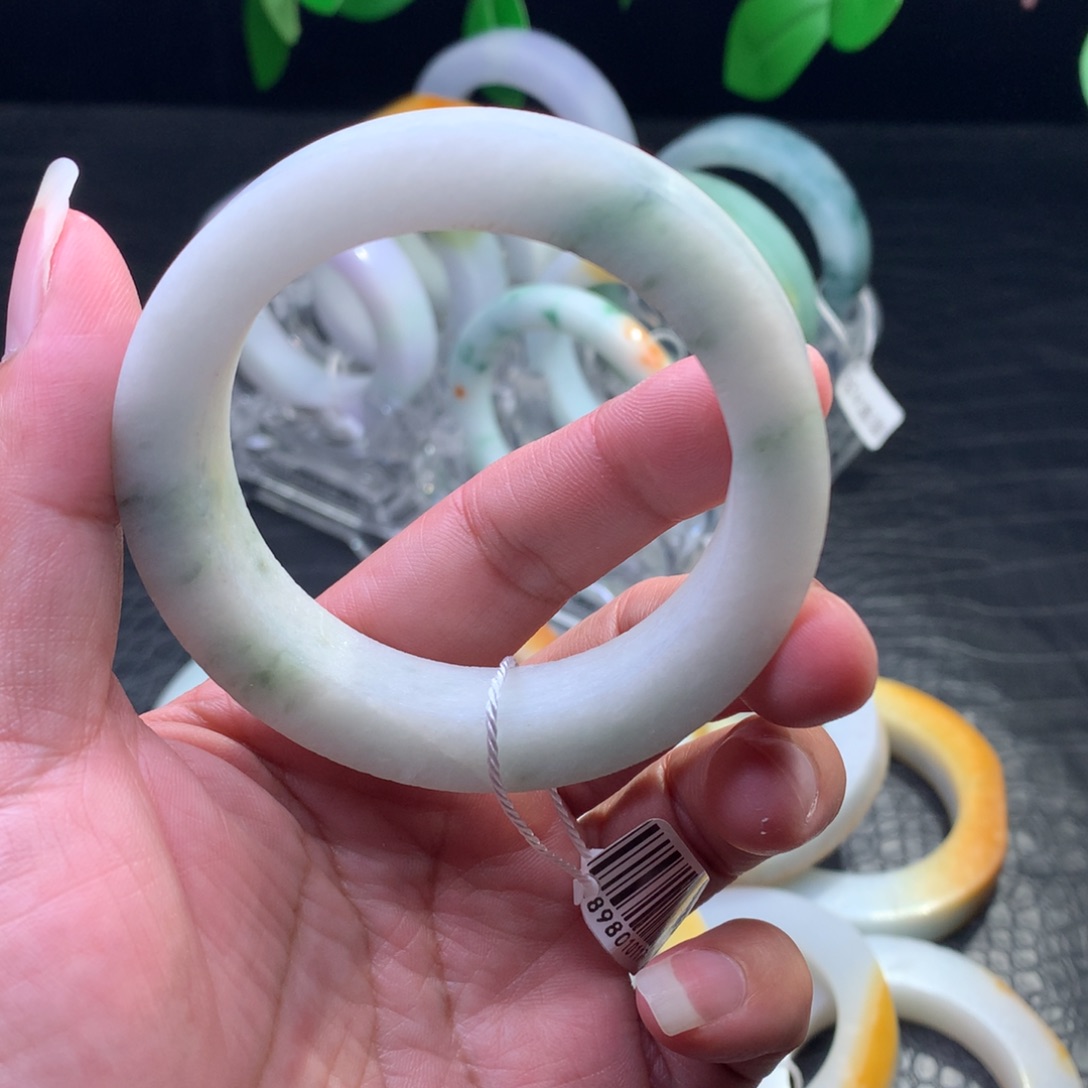 定制翡翠未镶嵌手镯