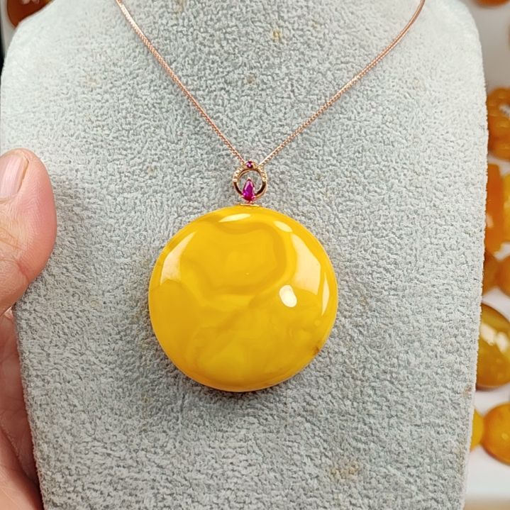 蜜蜡吊坠(赠链)18K金镶嵌