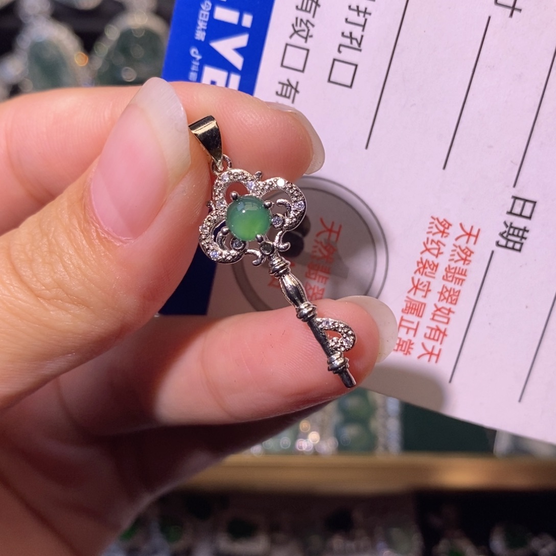 翡翠未镶嵌颈饰天然