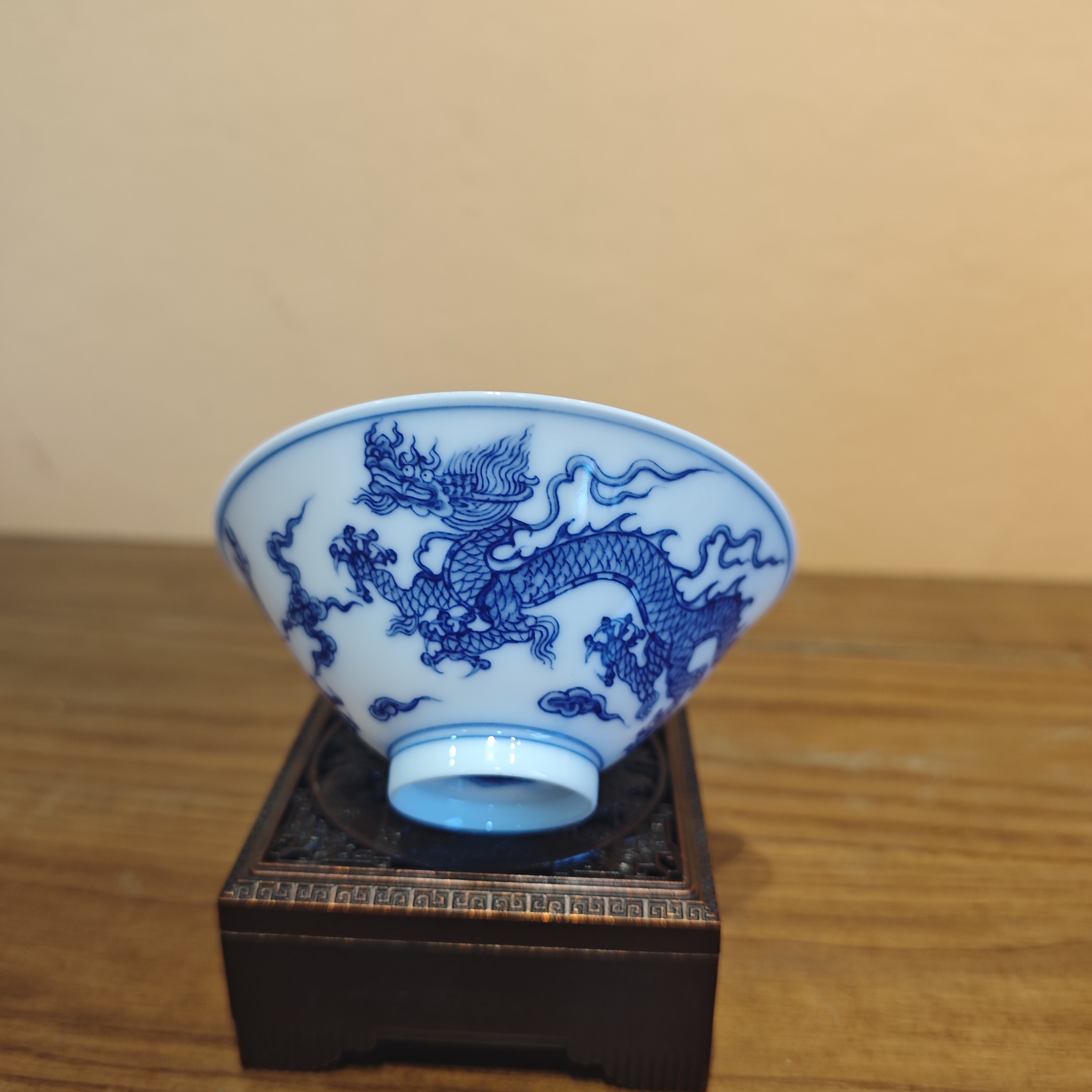 青花陶瓷超薄胎双龙斗笠杯白泥