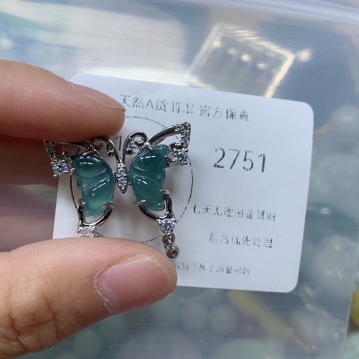 翡翠挂件未镶嵌翡翠