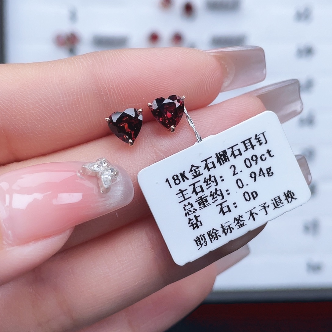 籽***晴石榴石18K金镶嵌耳饰