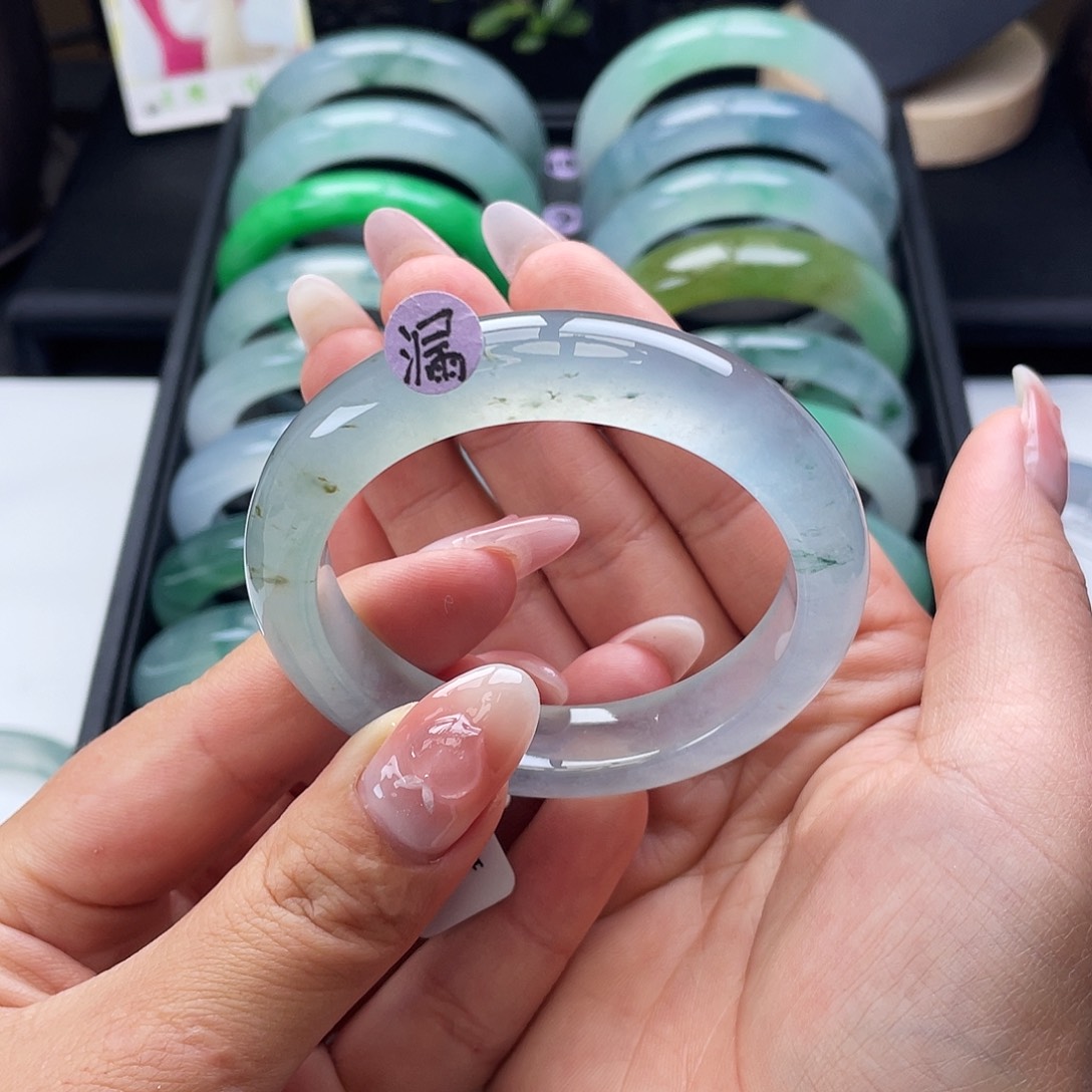 翡翠手镯未镶嵌52-53高冰蓝底洒金飘花、截图询价