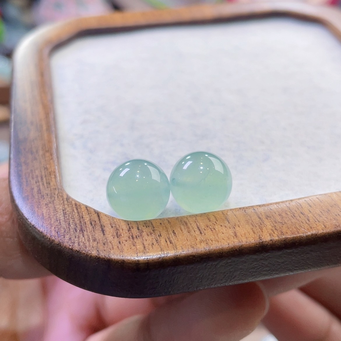 【闪购商品】翡翠颈饰未镶嵌葡萄绿单颗