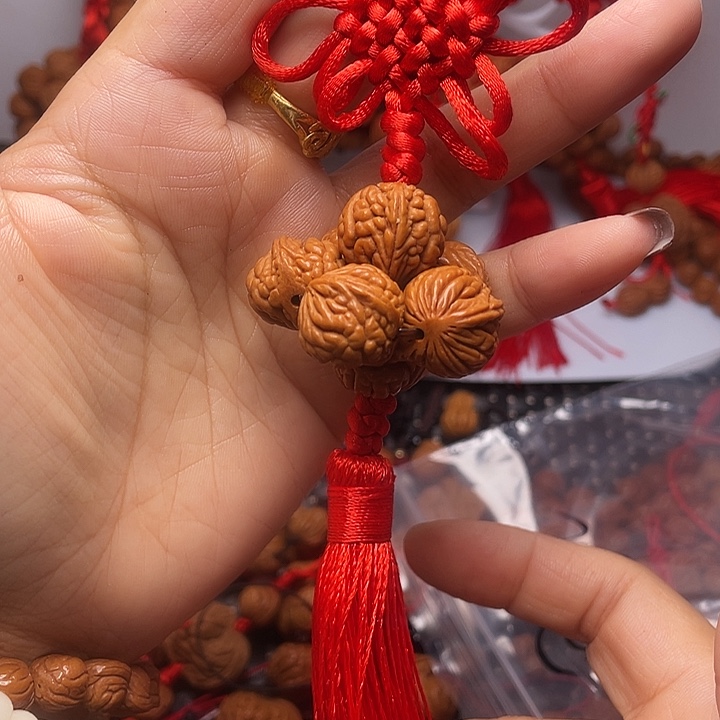 凯***林木质类龙纹桃枭挂件