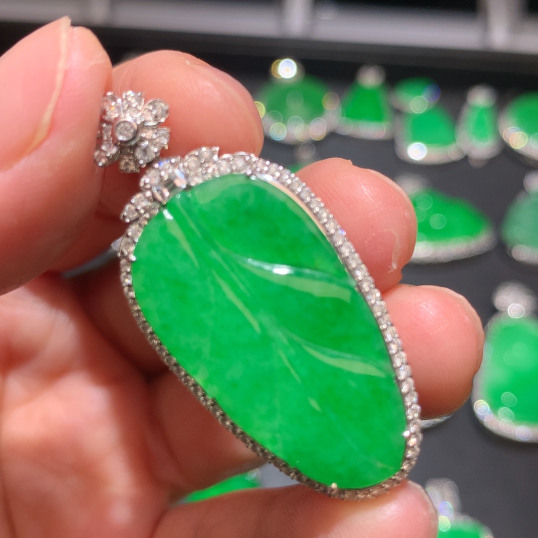 翡翠颈饰18K金镶嵌翡翠