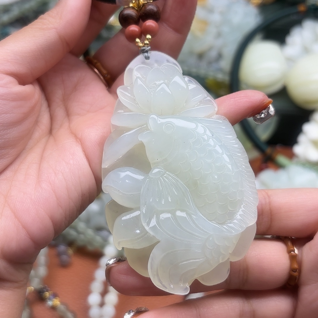 蛇纹石玉未镶嵌吊坠