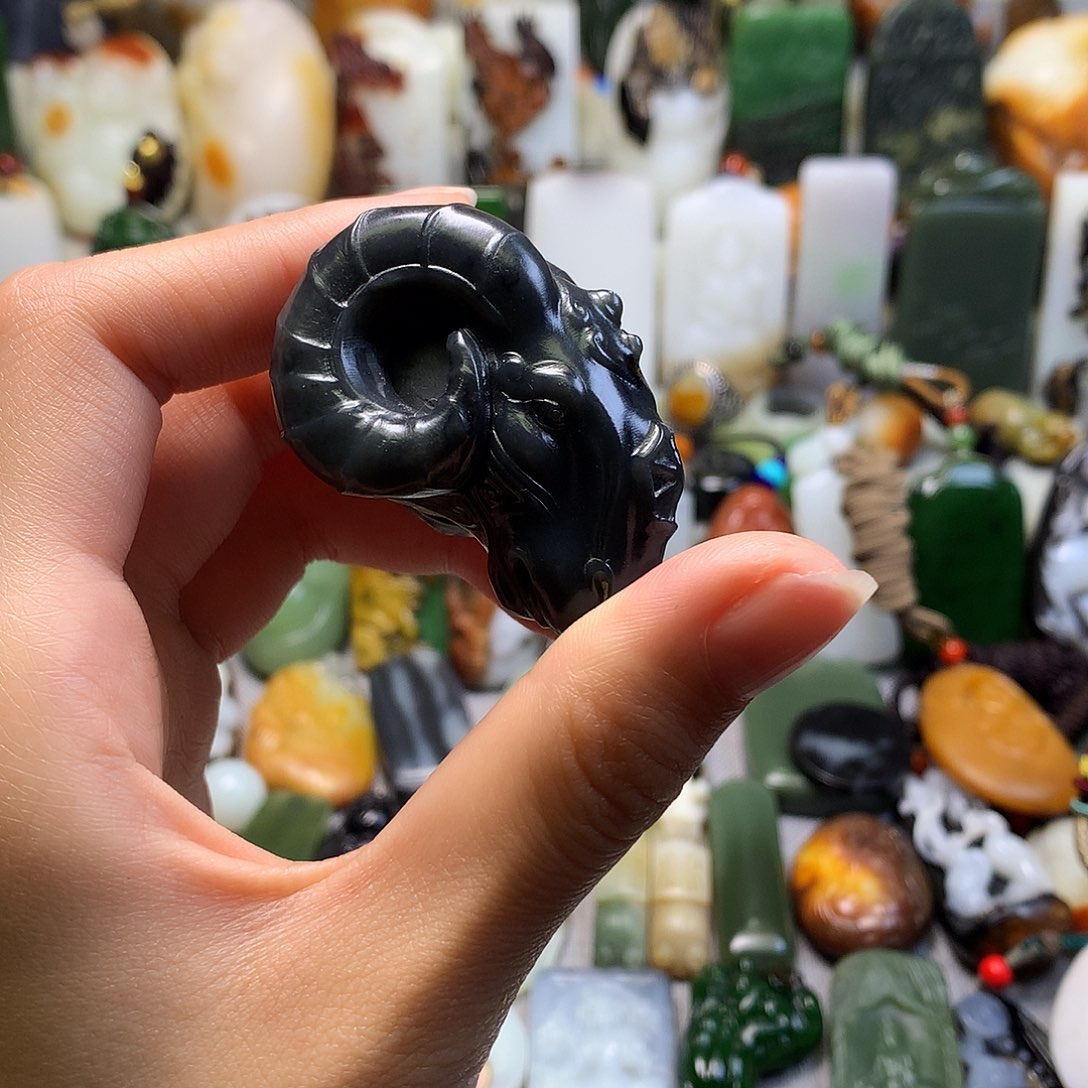 颈饰未镶嵌和田玉