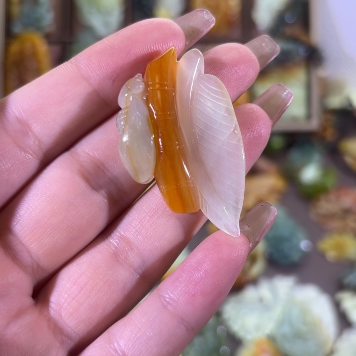 未镶嵌蛇纹石玉颈饰烟****梦