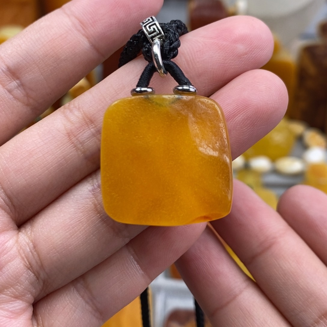 琥珀吊坠(赠链)未镶嵌