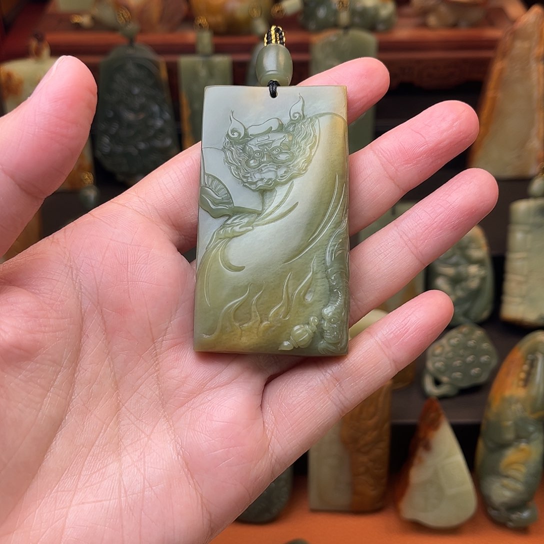 岫岩河磨玉（透闪石质玉）颈饰未镶嵌孤