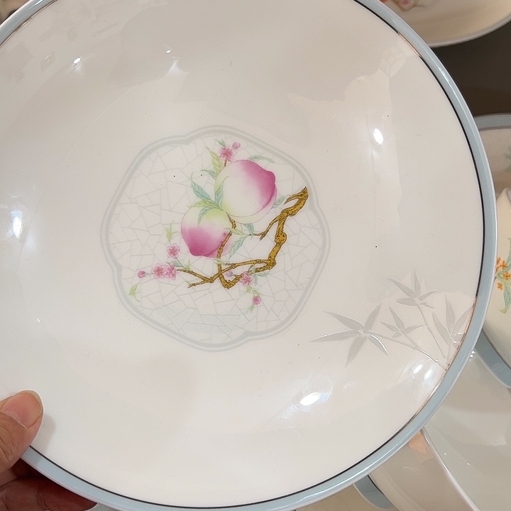 瓷片微瑕骨瓷盘两个桃子