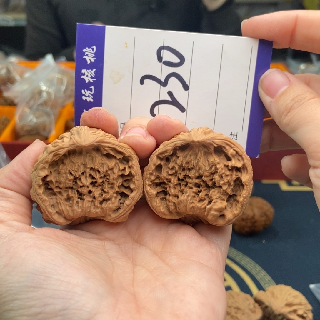 文玩核桃吊坠42左右蛇头