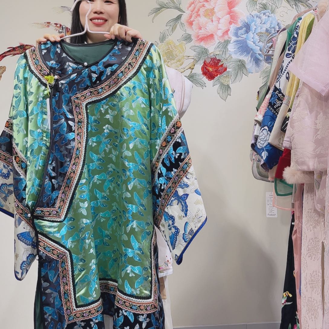 福利品圆领绿色提花刺绣太太服