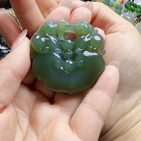 和田玉颈饰未镶嵌