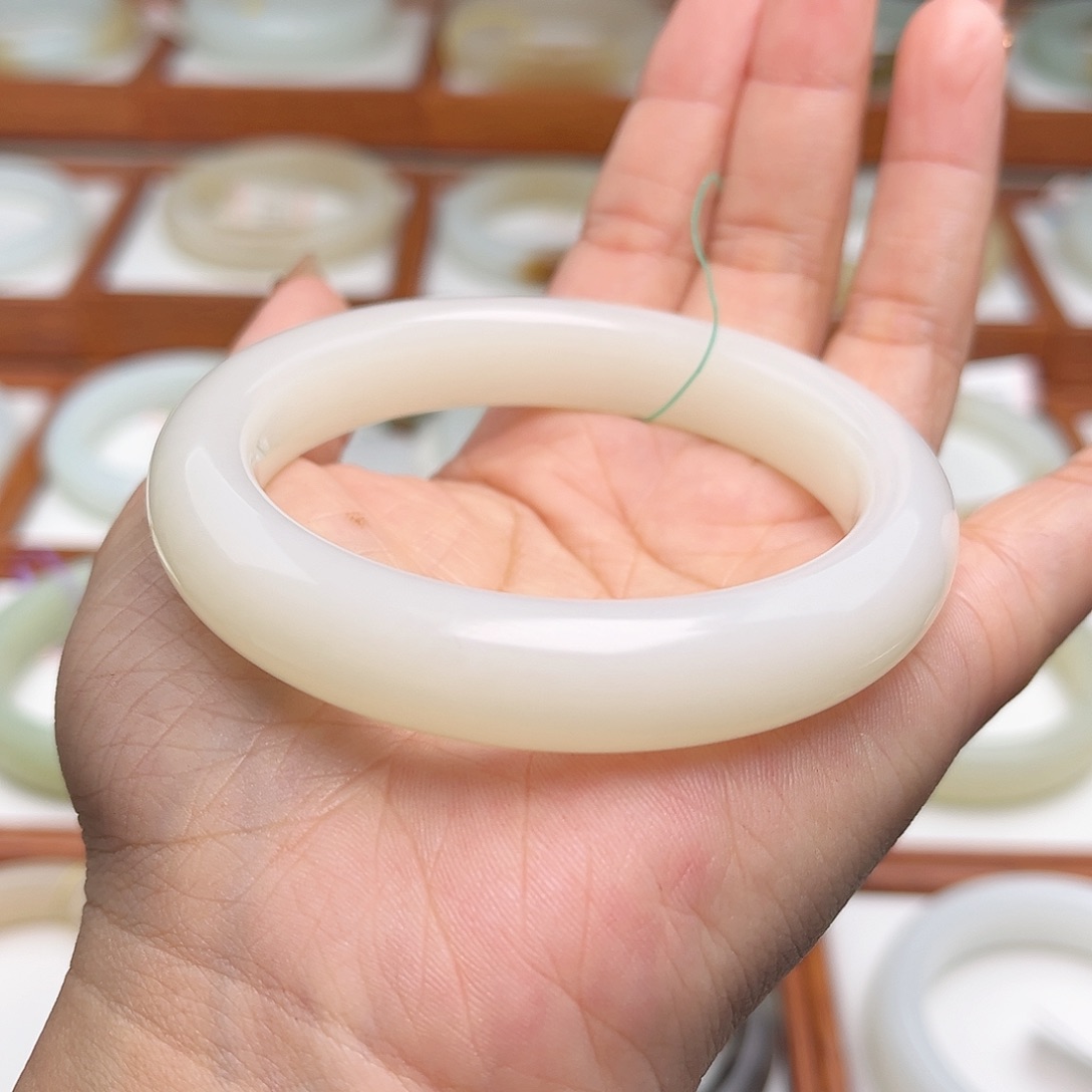 和田玉手镯未镶嵌56.5