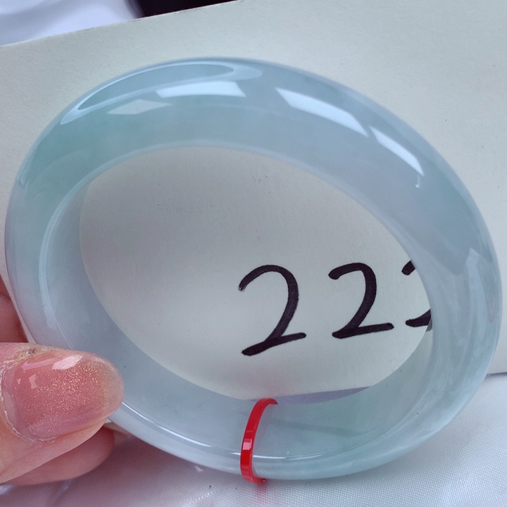 翡翠手镯未镶嵌翡翠