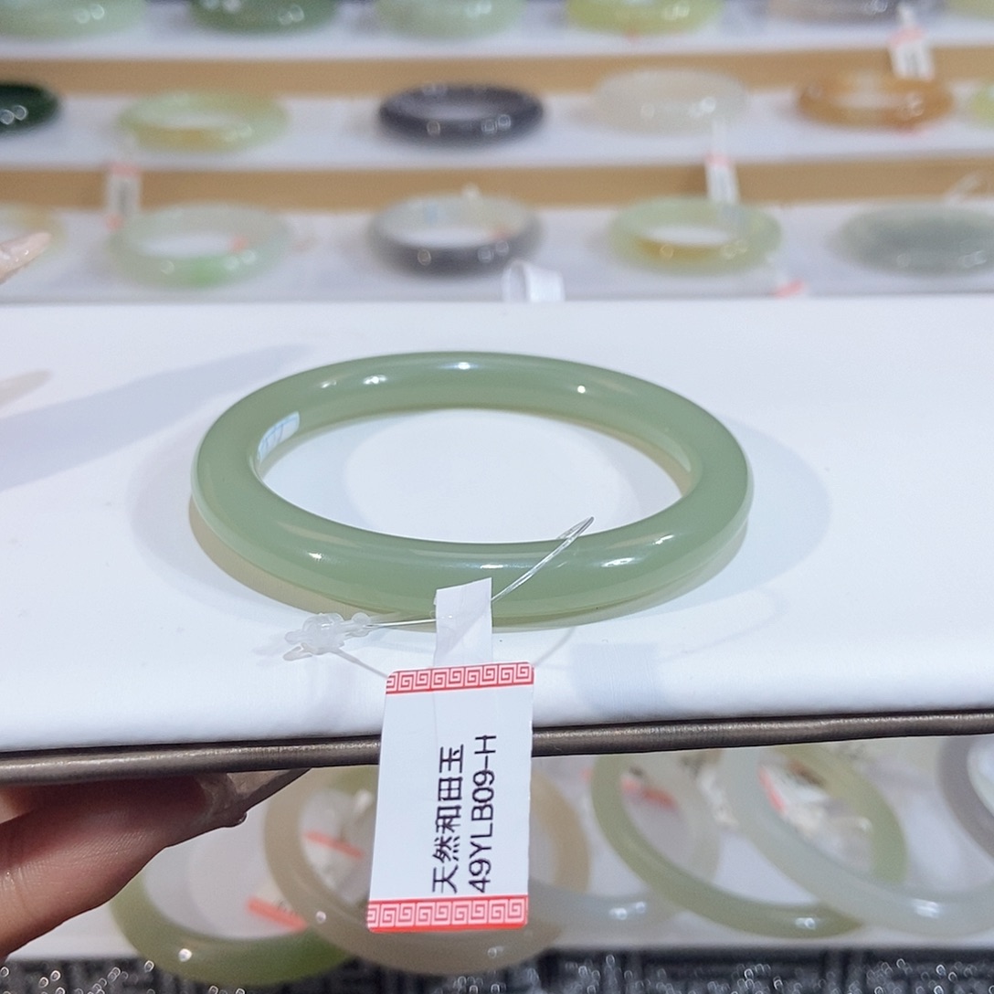 未镶嵌手镯和田玉楠