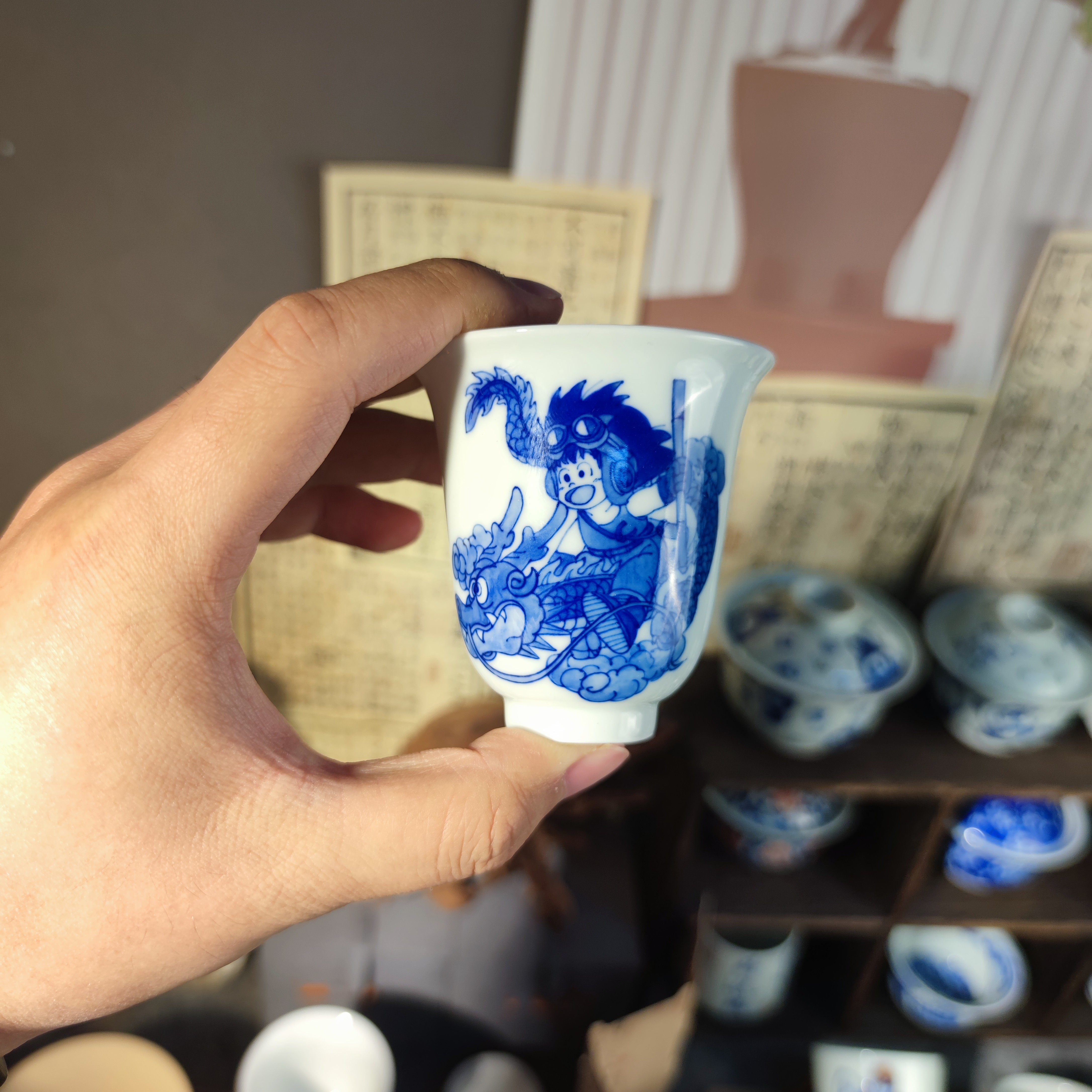 景德镇釉下青花手绘卡通杯闻香杯
