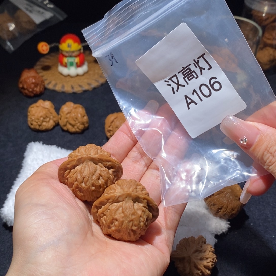 文玩核桃吊坠汉高灯39