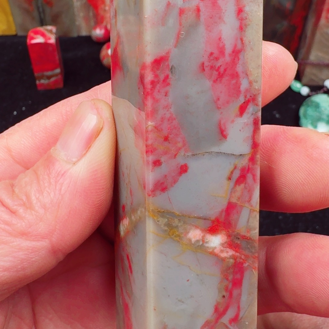 昌化鸡血石牛角冻