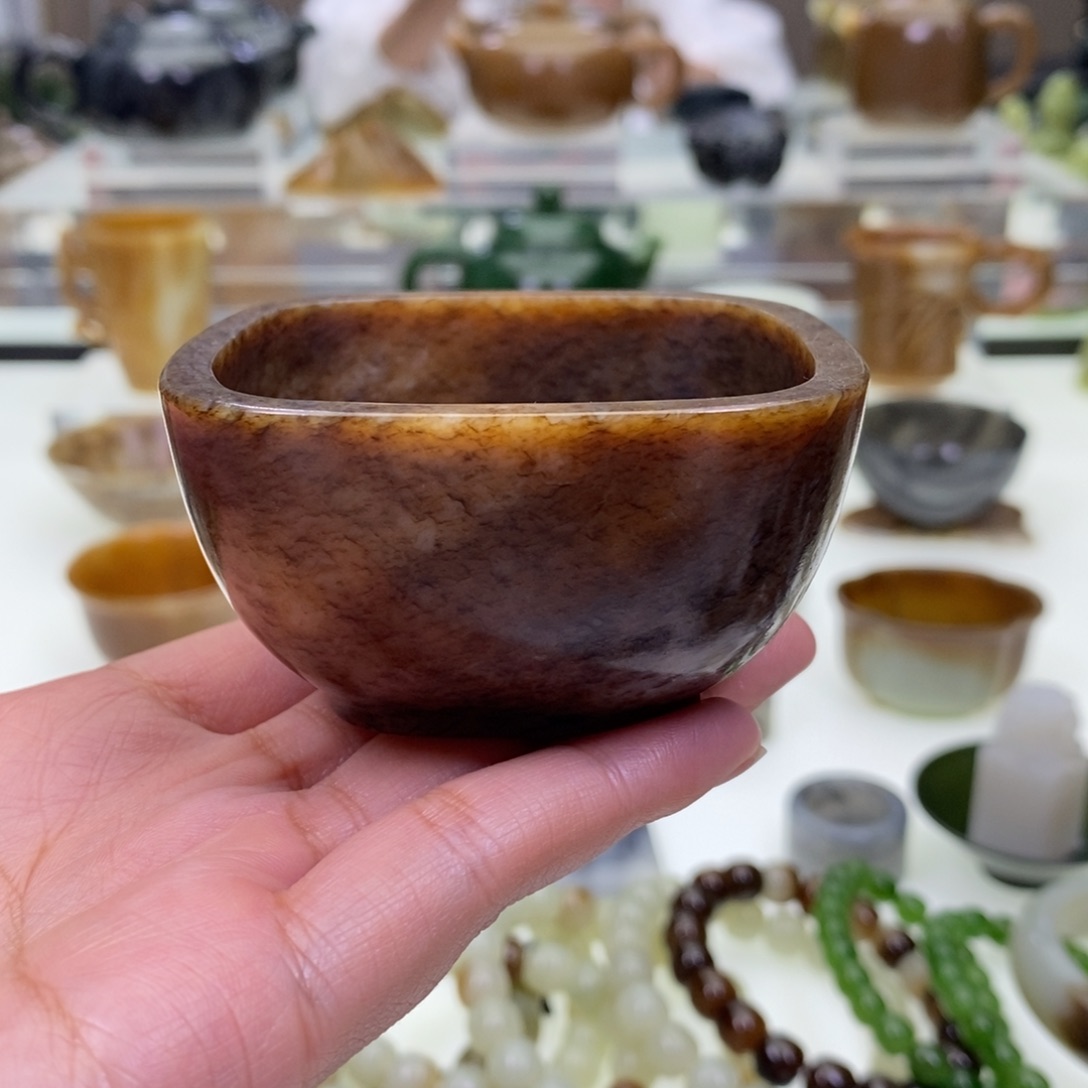 和田玉杯子未镶嵌花*