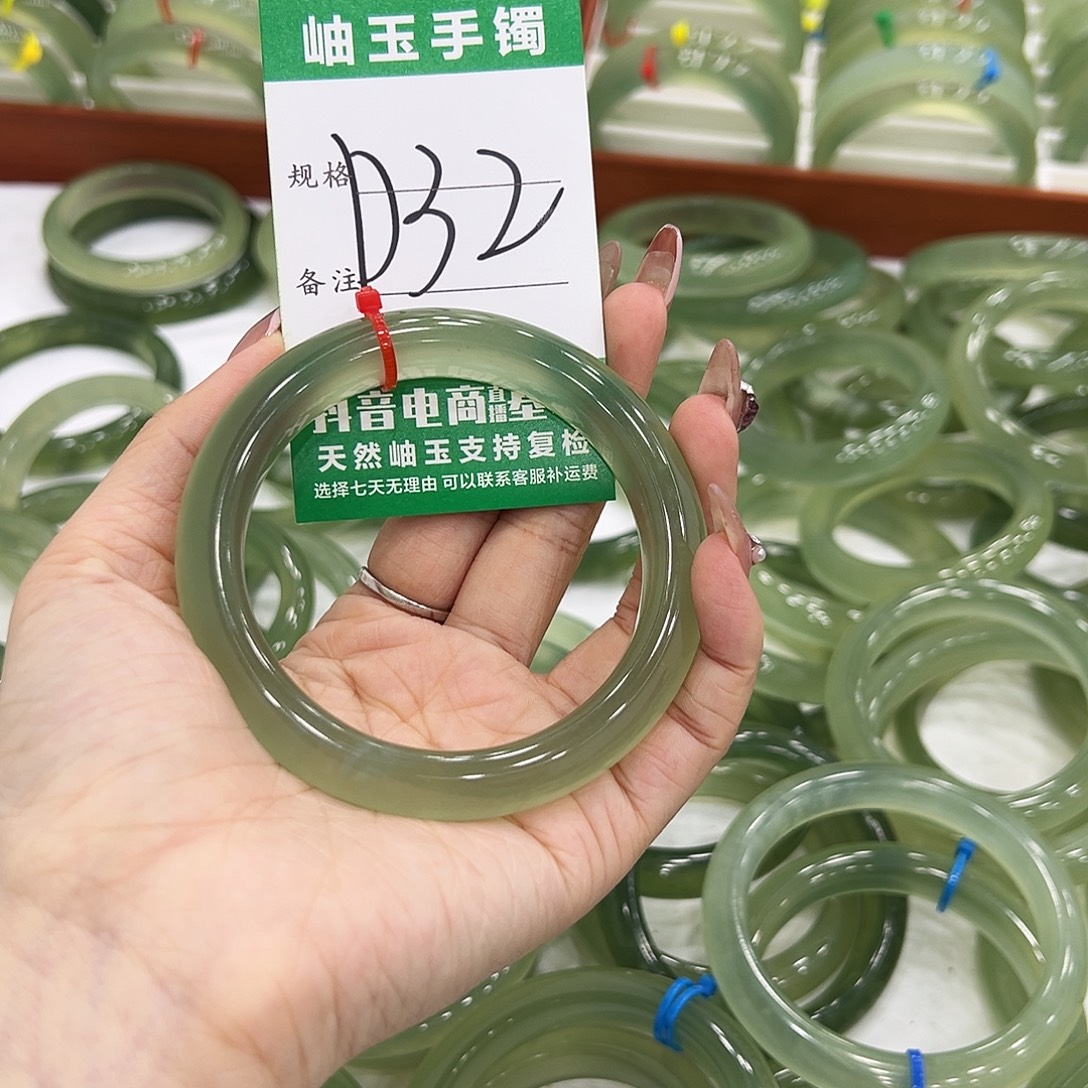 椰***腾蛇纹石玉未镶嵌手镯