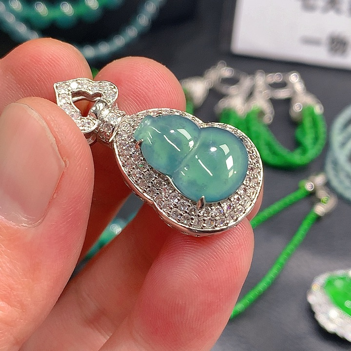 翡翠手链未镶嵌。。。