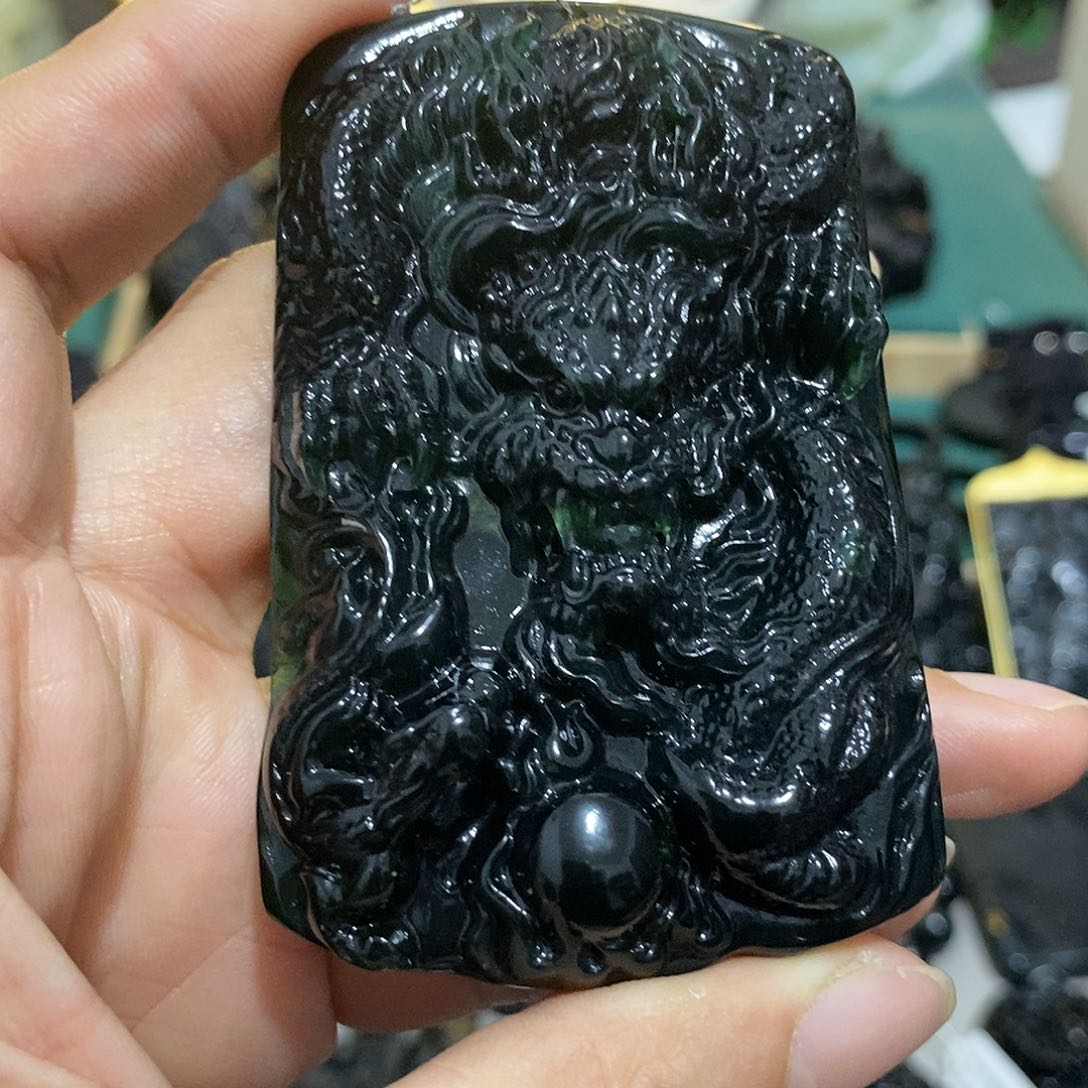 蛇纹石玉颈饰未镶嵌方*