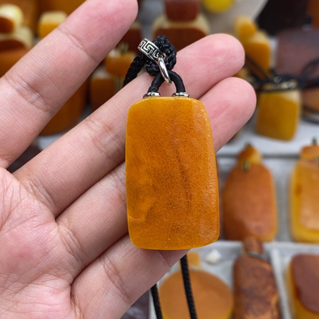 琥珀吊坠(赠链)未镶嵌