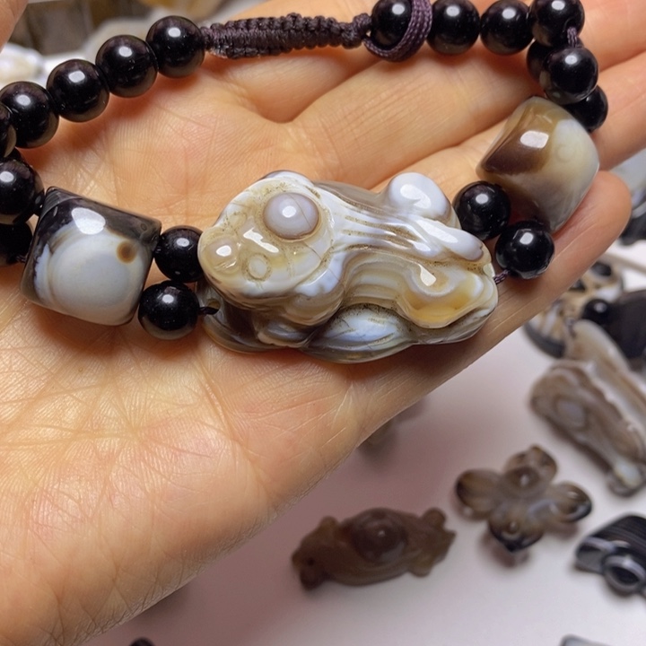 未镶嵌套链玛瑙/玉髓郑***贵