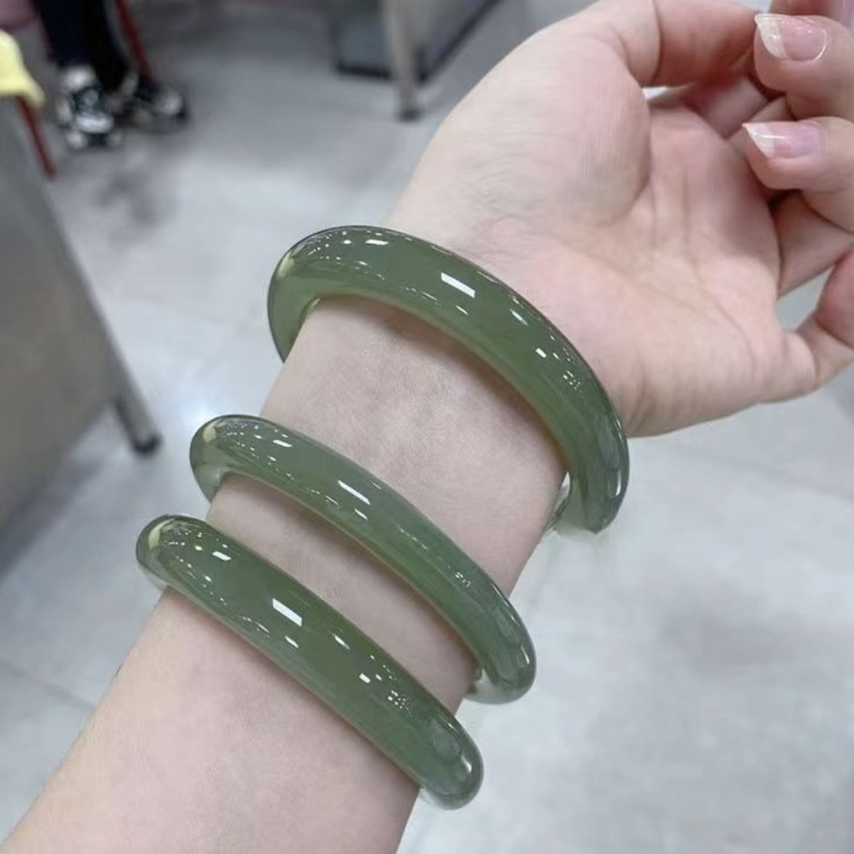 湖水绿手镯！精美时尚正宽手镯！多样性发货，拍一发一！