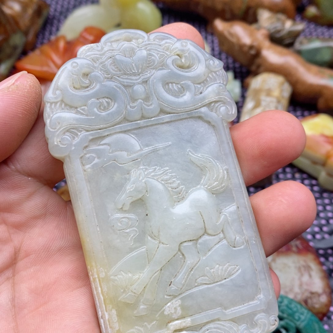 蛇纹石玉颈饰足银镀金镶嵌