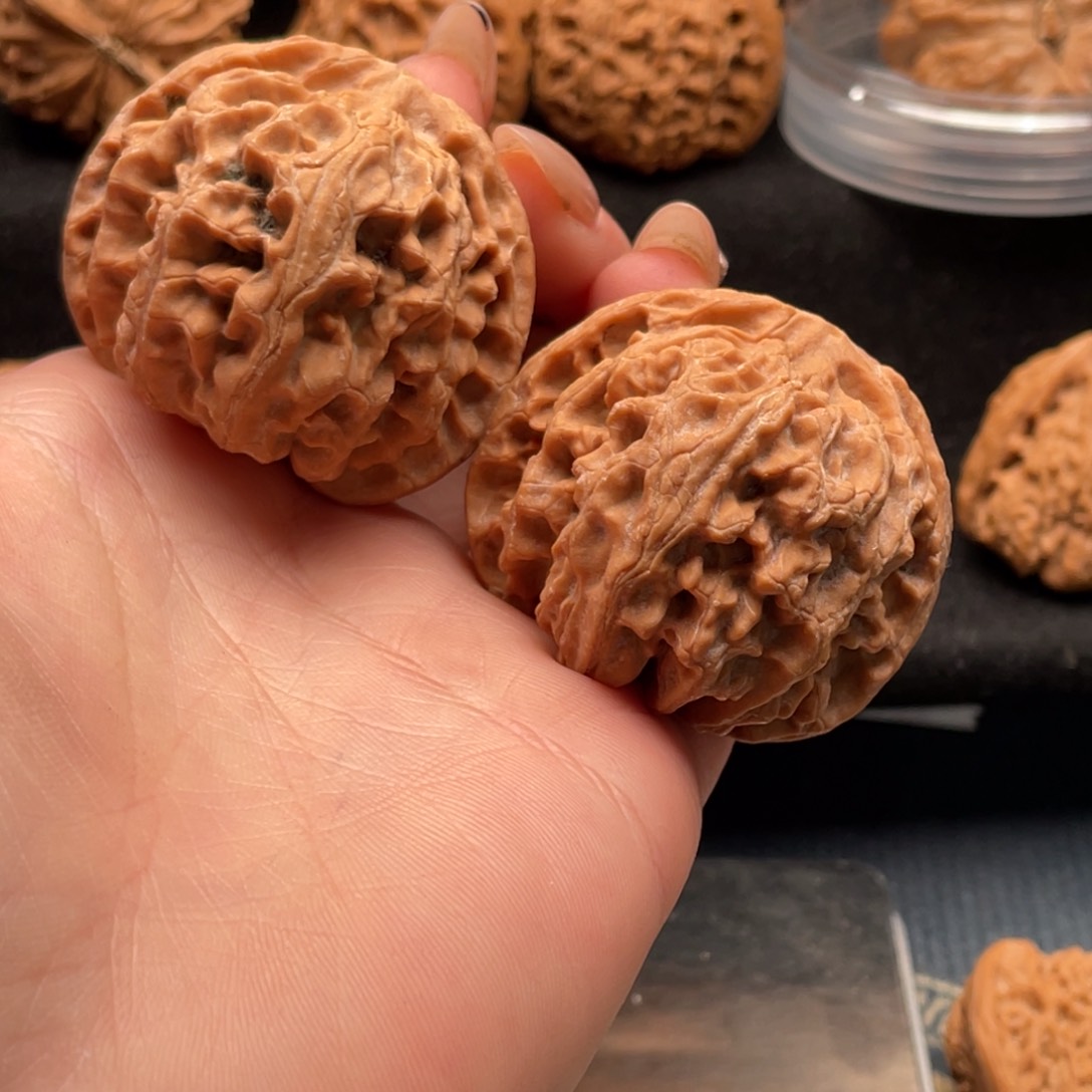 文玩核桃把件乌***拉44苹果