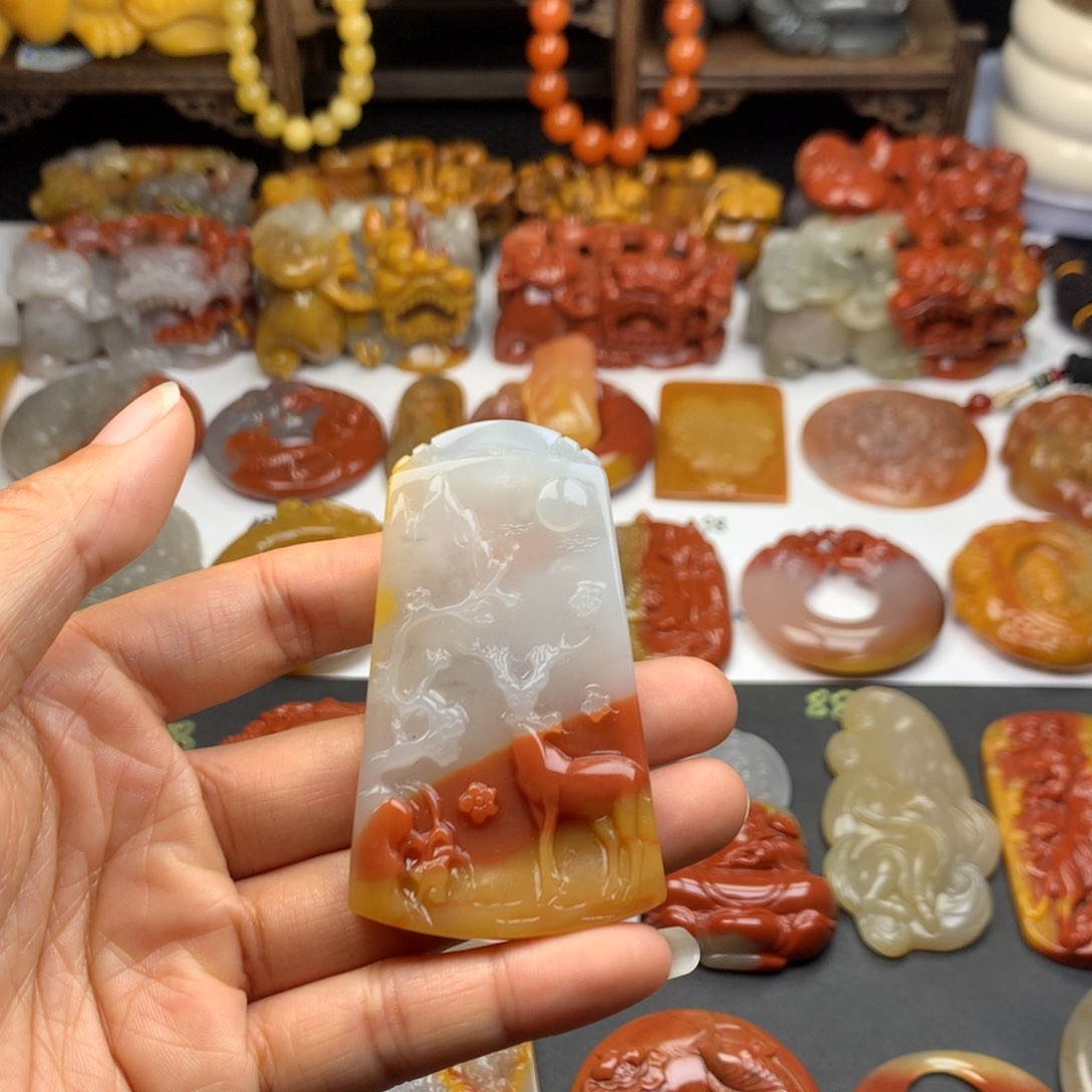 石英质玉（黄龙玉）未镶嵌挂件