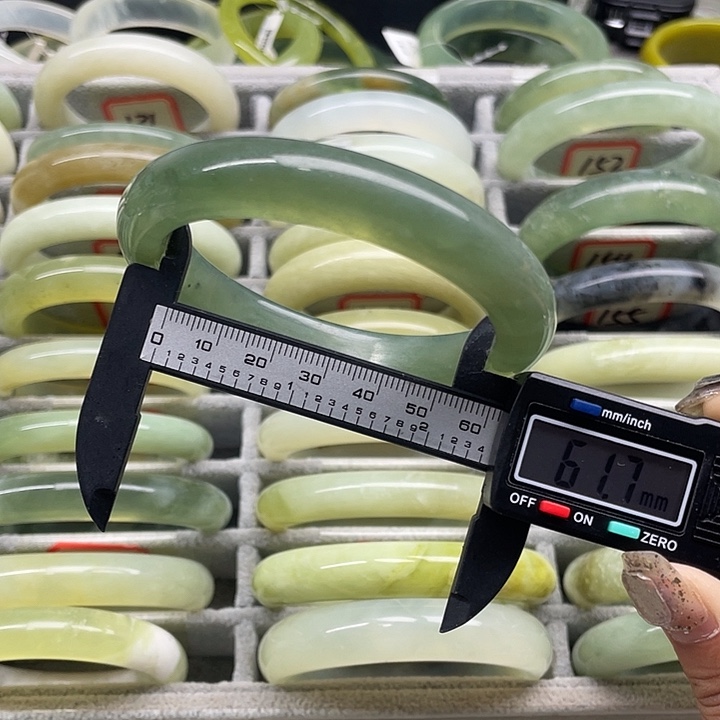 蛇纹石玉未镶嵌手镯126