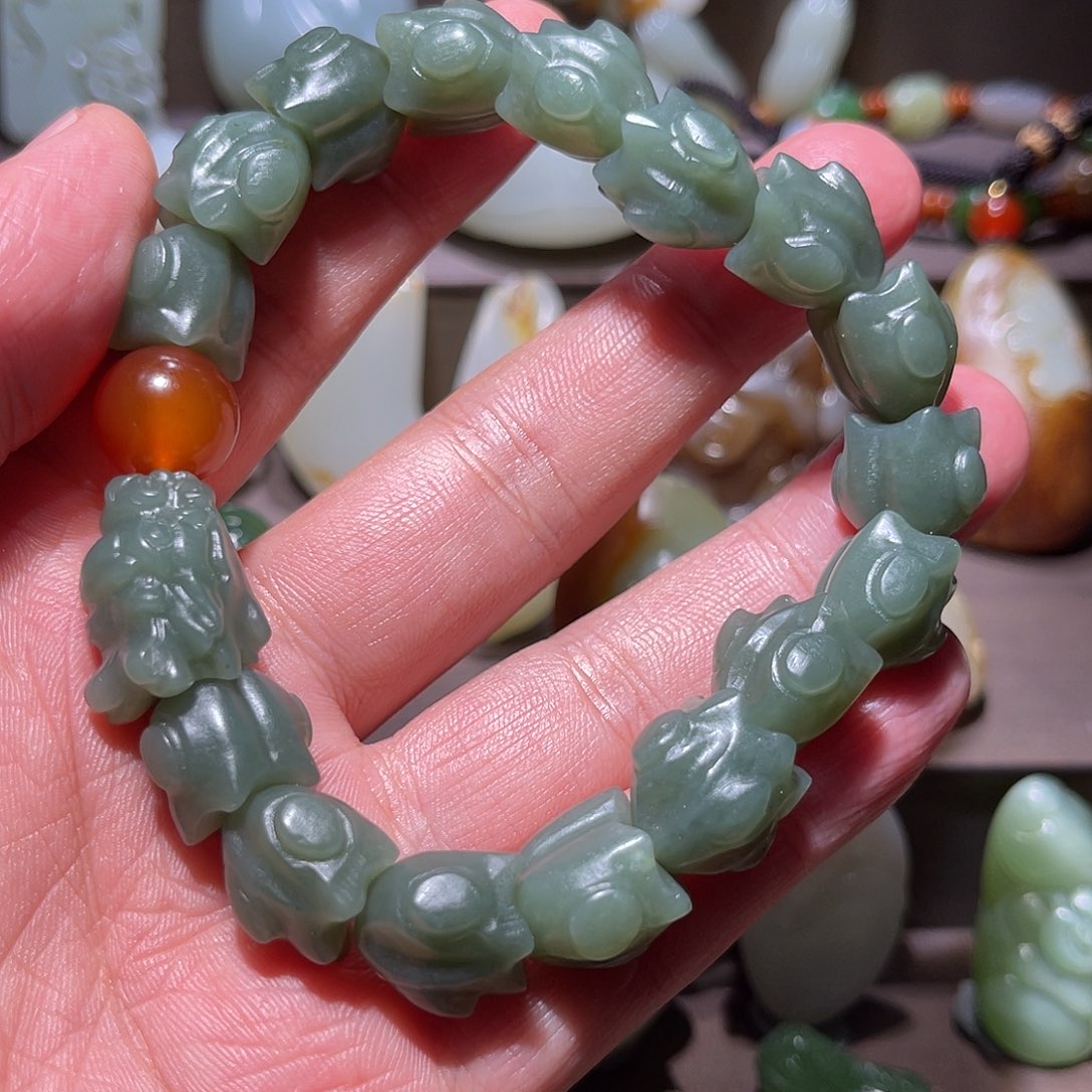 B***%和田玉未镶嵌手链