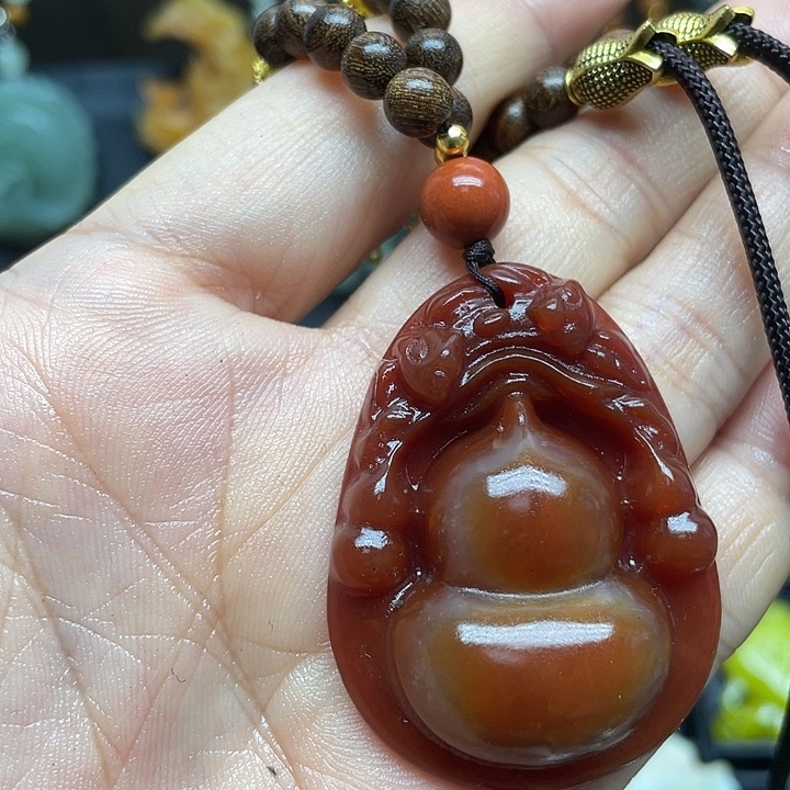 未镶嵌蛇纹石玉颈饰