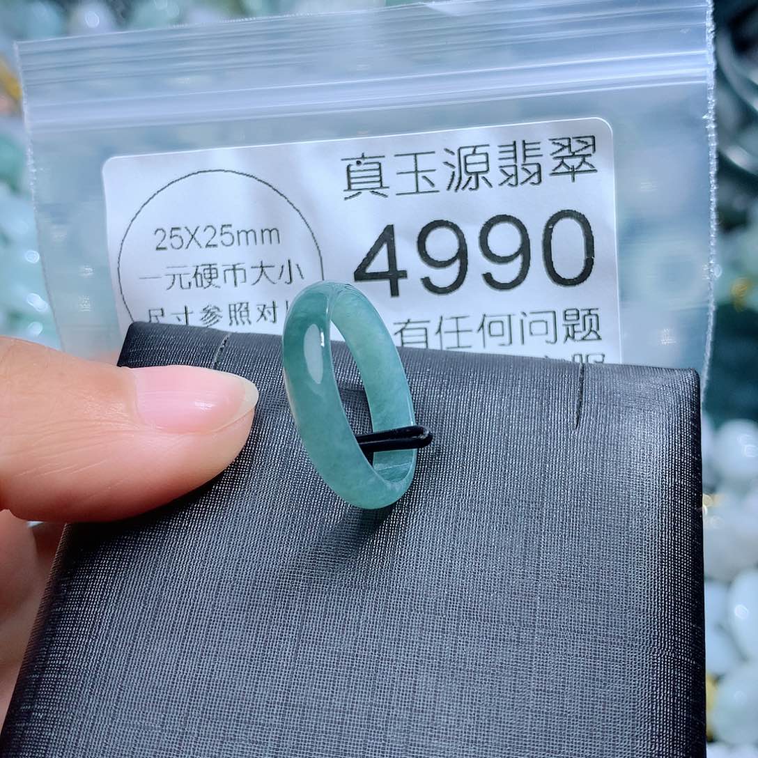 翡翠颈饰未镶嵌4990。