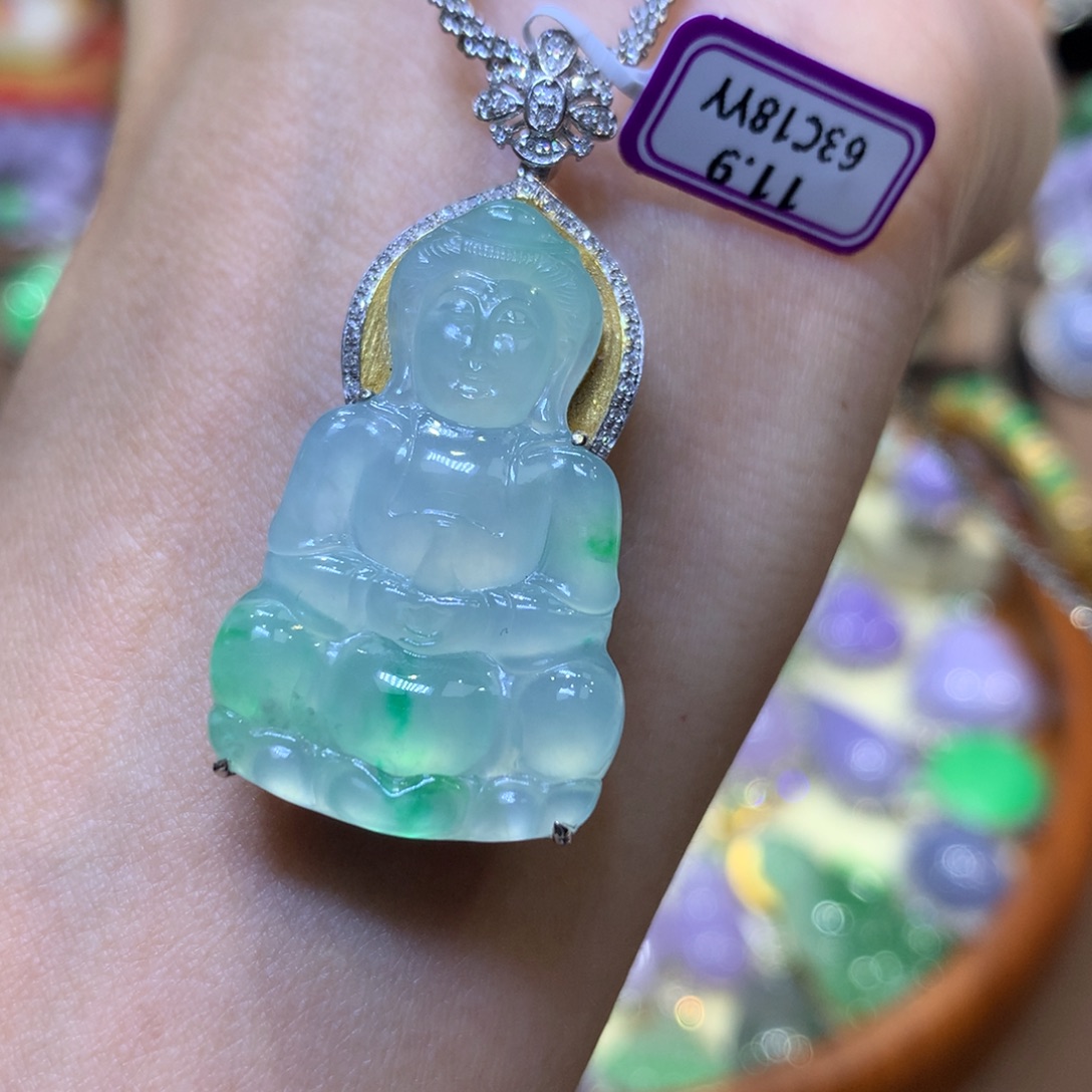 翡翠18K金镶嵌颈饰