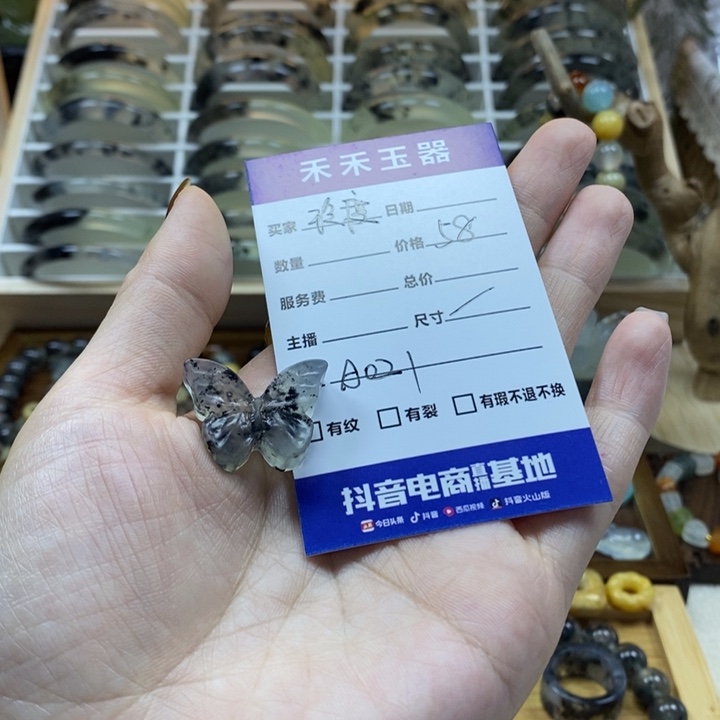 玲***度蛇纹石玉未镶嵌颈饰