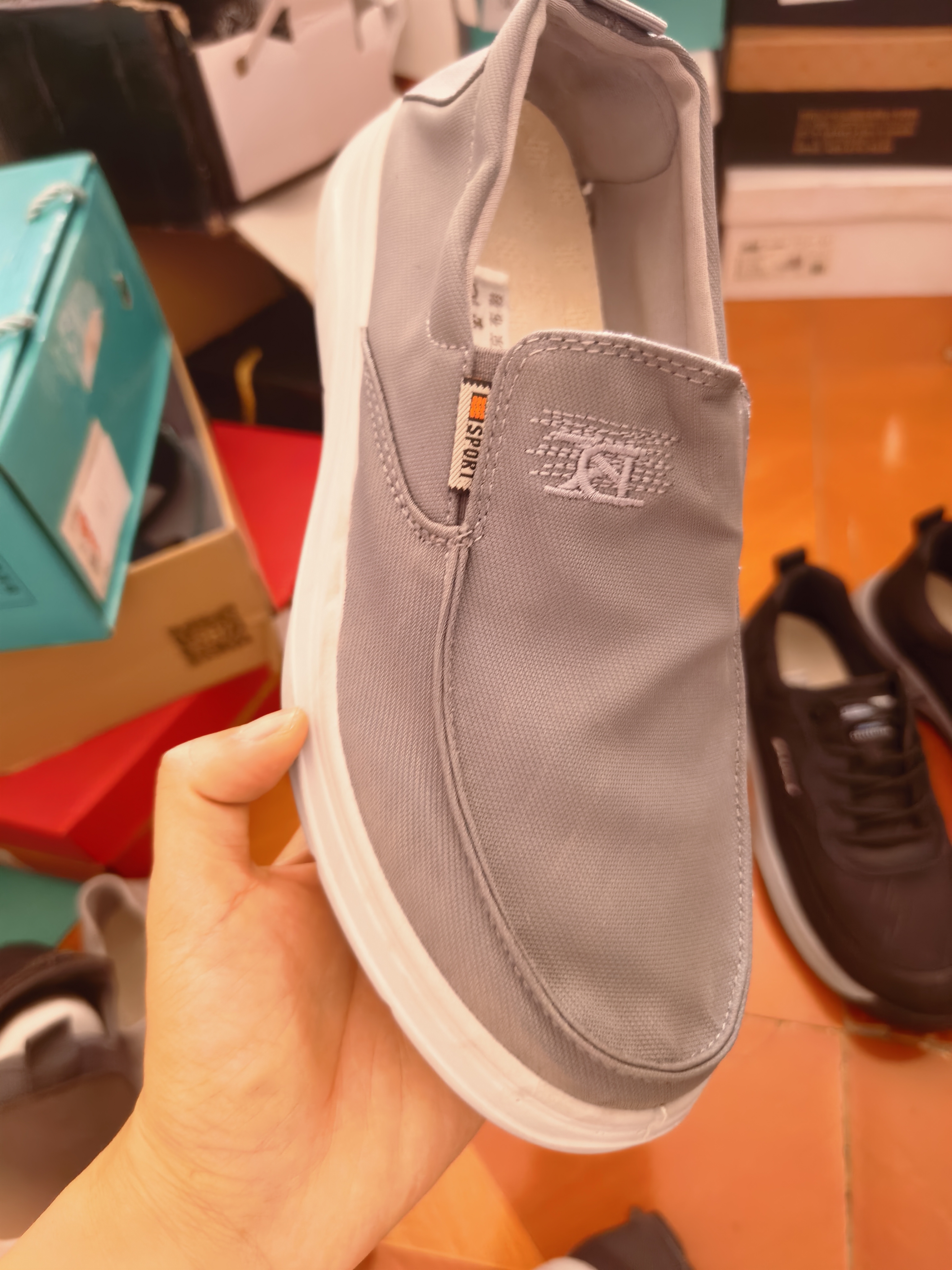 经典男女休闲运动板鞋