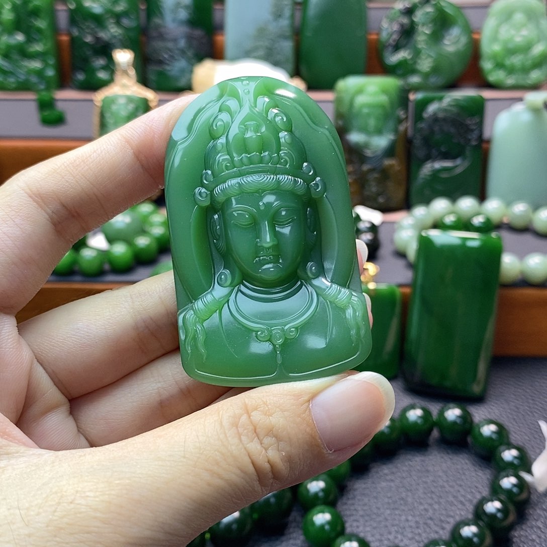 颈饰未镶嵌和田玉（碧玉）粉绿观音