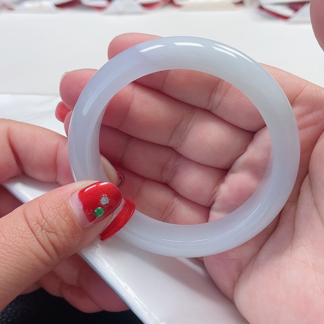 翡翠手镯（圆镯）未镶嵌缅甸翡翠手镯56圈