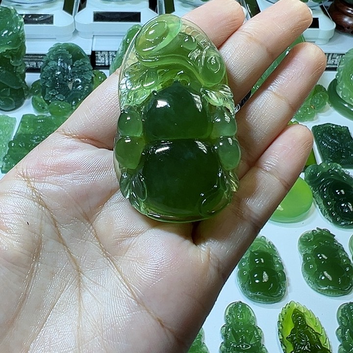 蛇纹石玉颈饰未镶嵌用****2