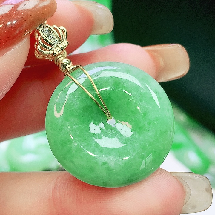 翡翠未镶嵌颈饰翡翠多样性发其一