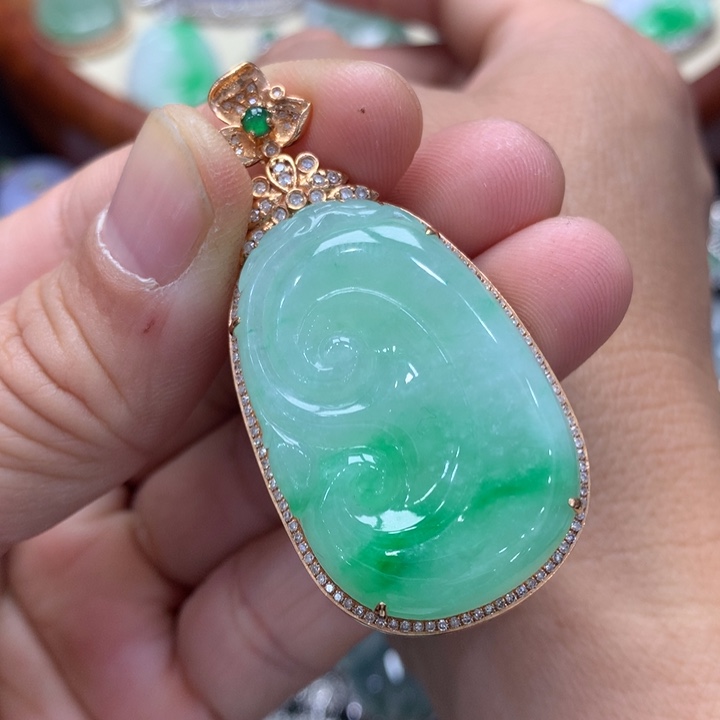 翡翠吊坠(不含链)18K金镶嵌